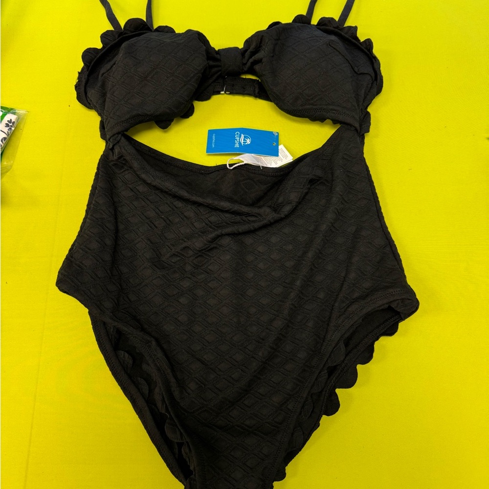 Cupshe swims